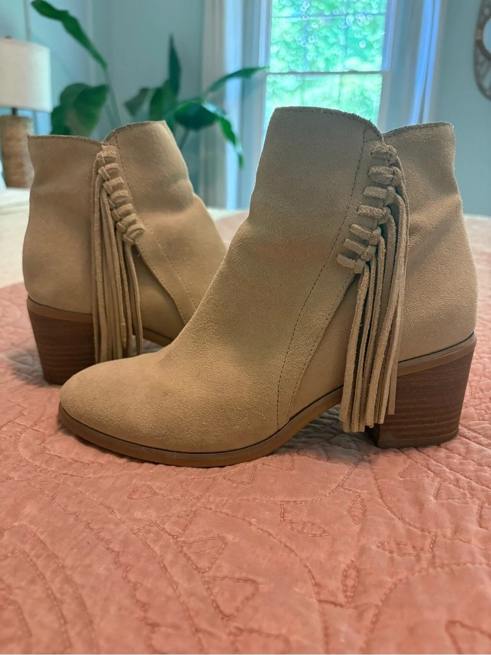 Kenneth Cole Fringe Suede Ankle Bootie. Sz 6.5